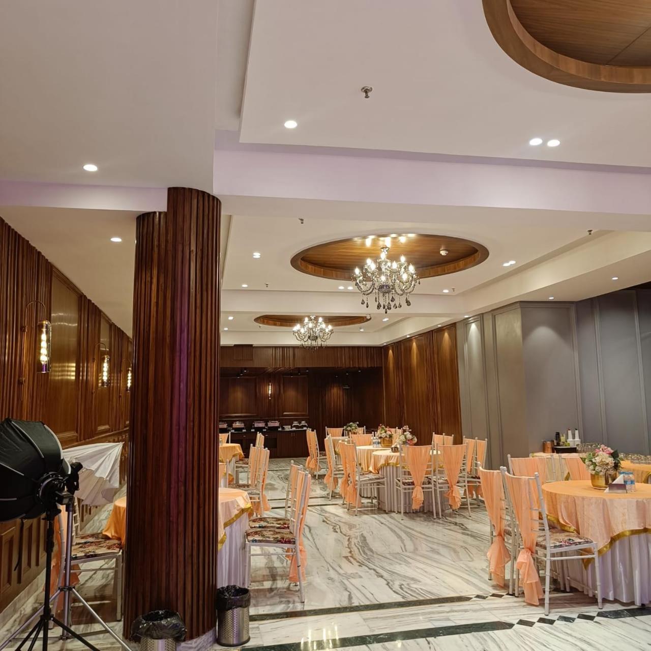 Hotel City Heart Premium Чандигарх Экстерьер фото