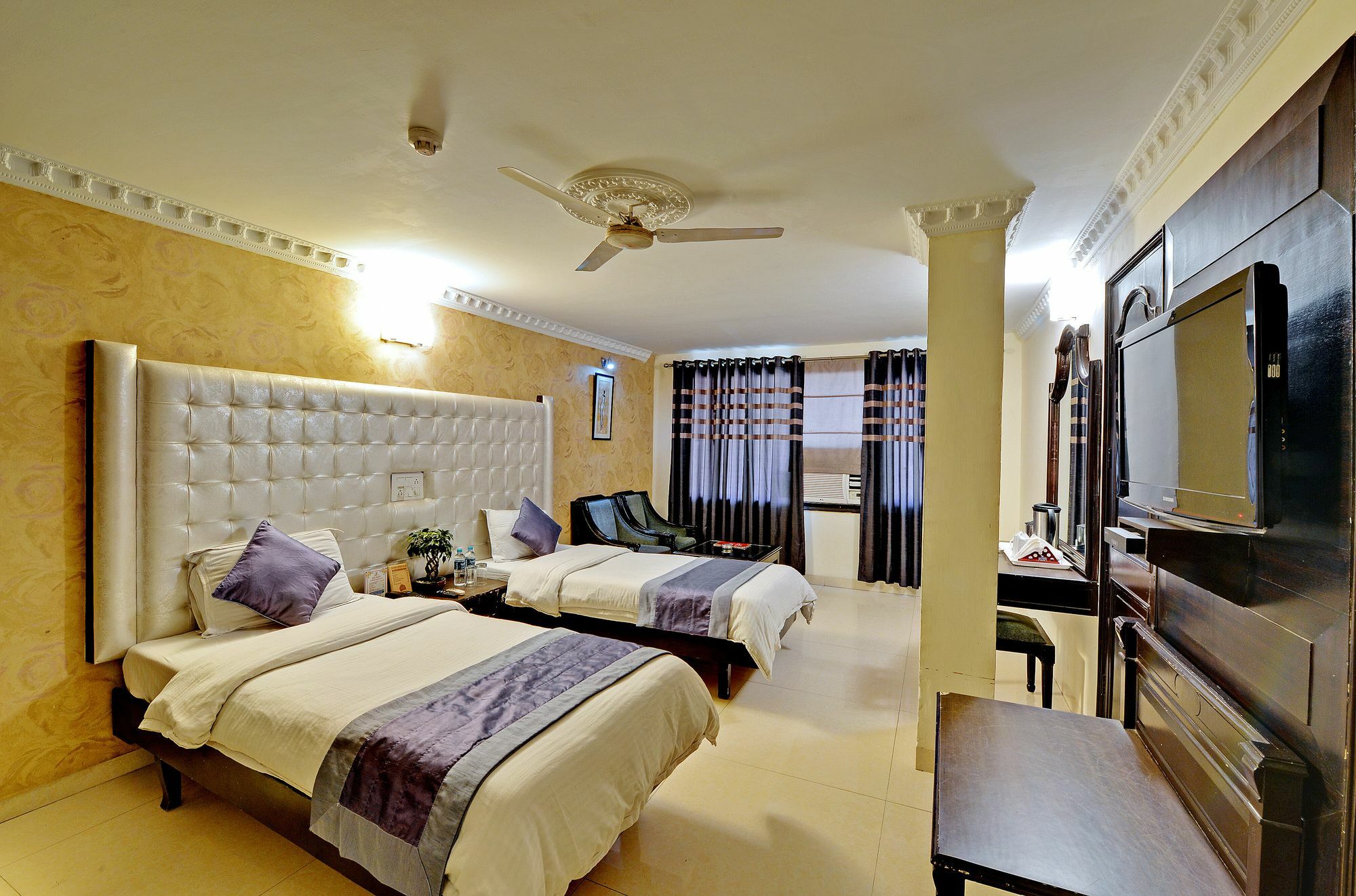 Hotel City Heart Premium Чандигарх Экстерьер фото